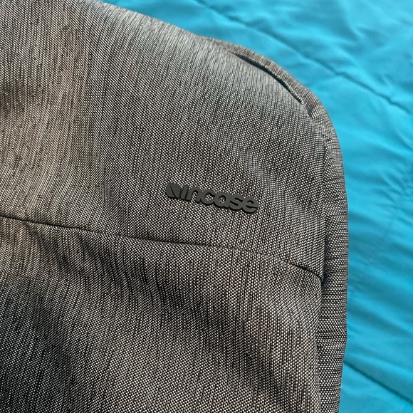 Adult Incase city Backpack - Picture 2 of 8